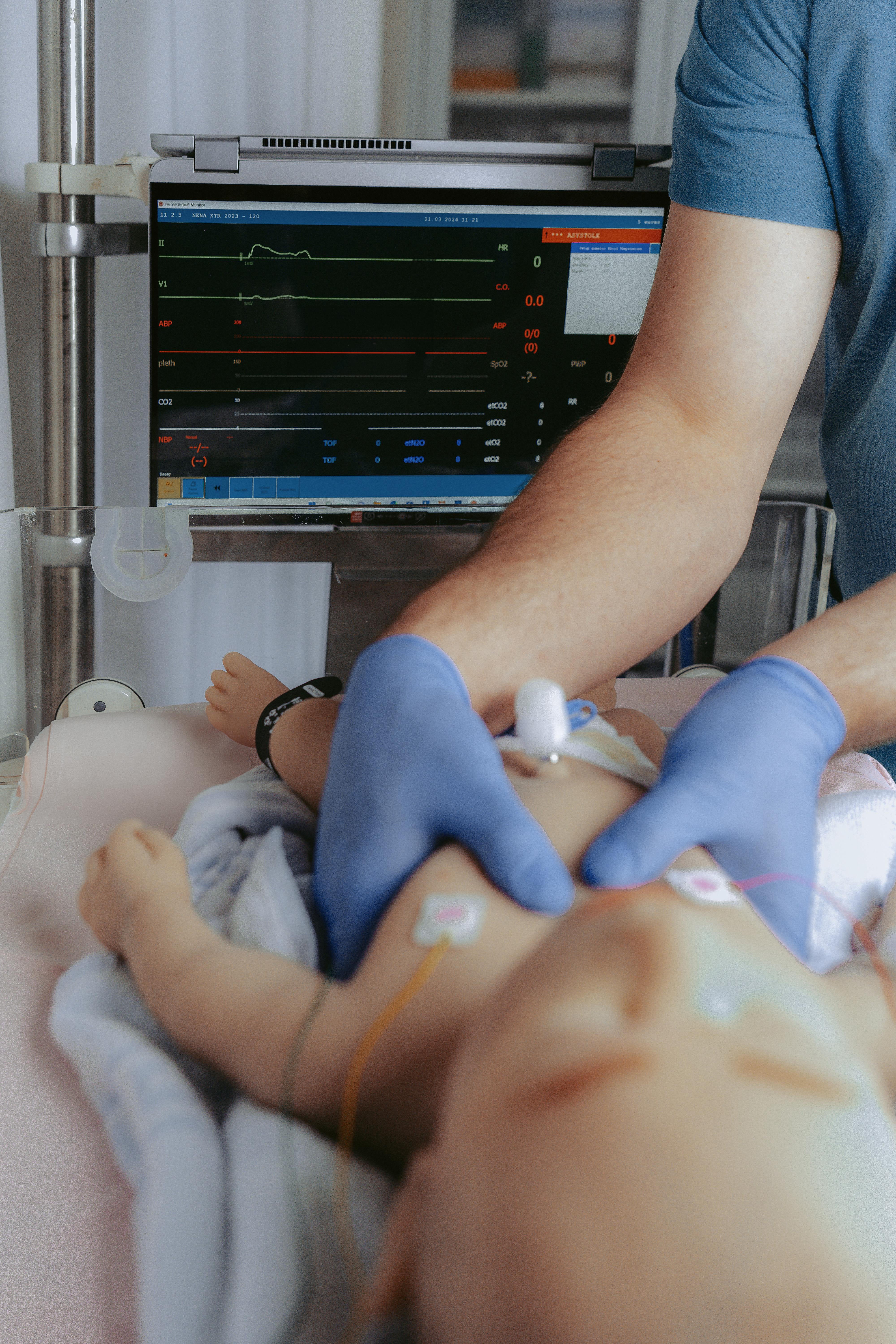 NEMO-Ultimate-High-End-Neonatal-Simulationspuppe-8