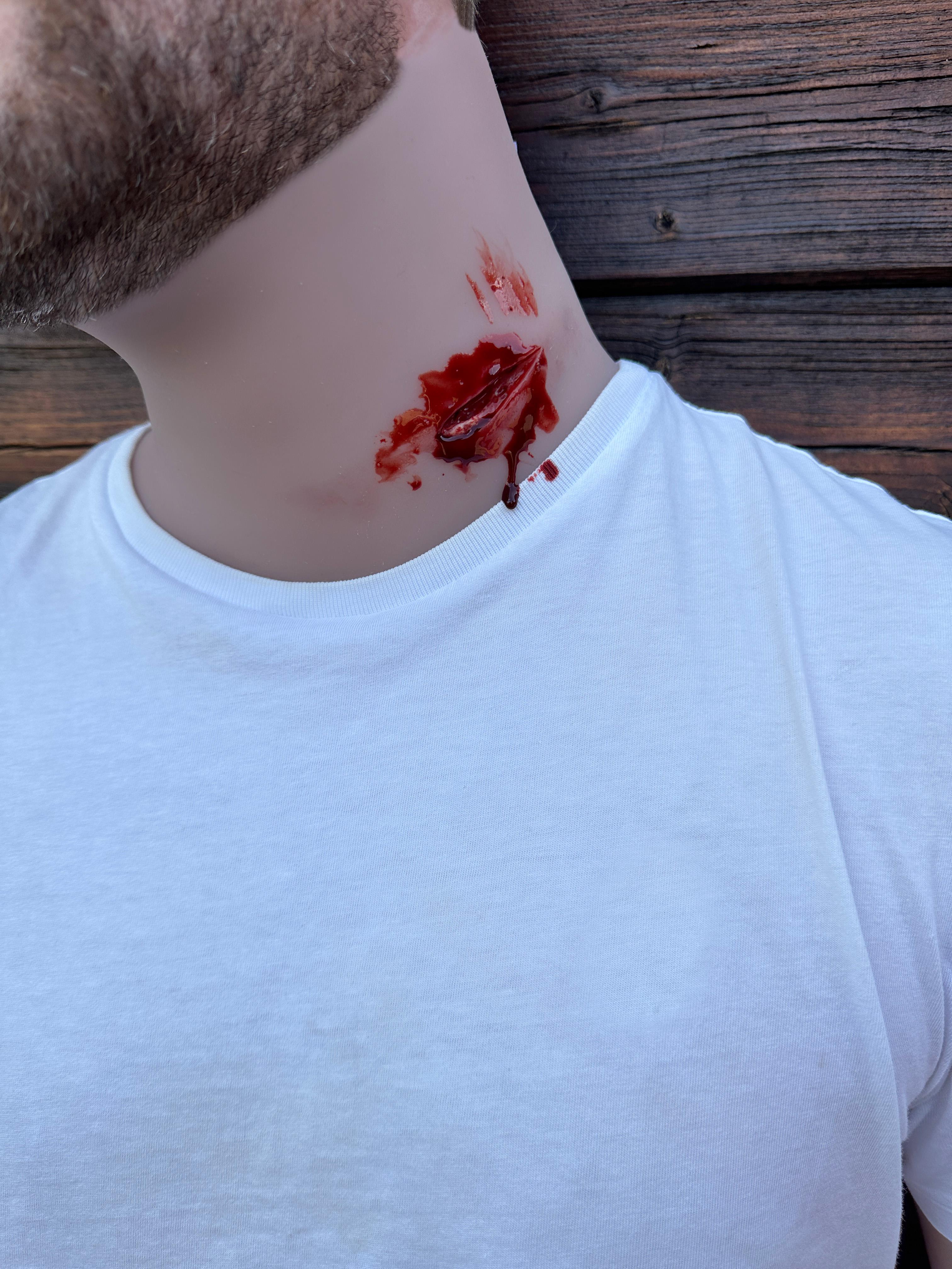 Wound-moulage-Stab-wound-neck-2